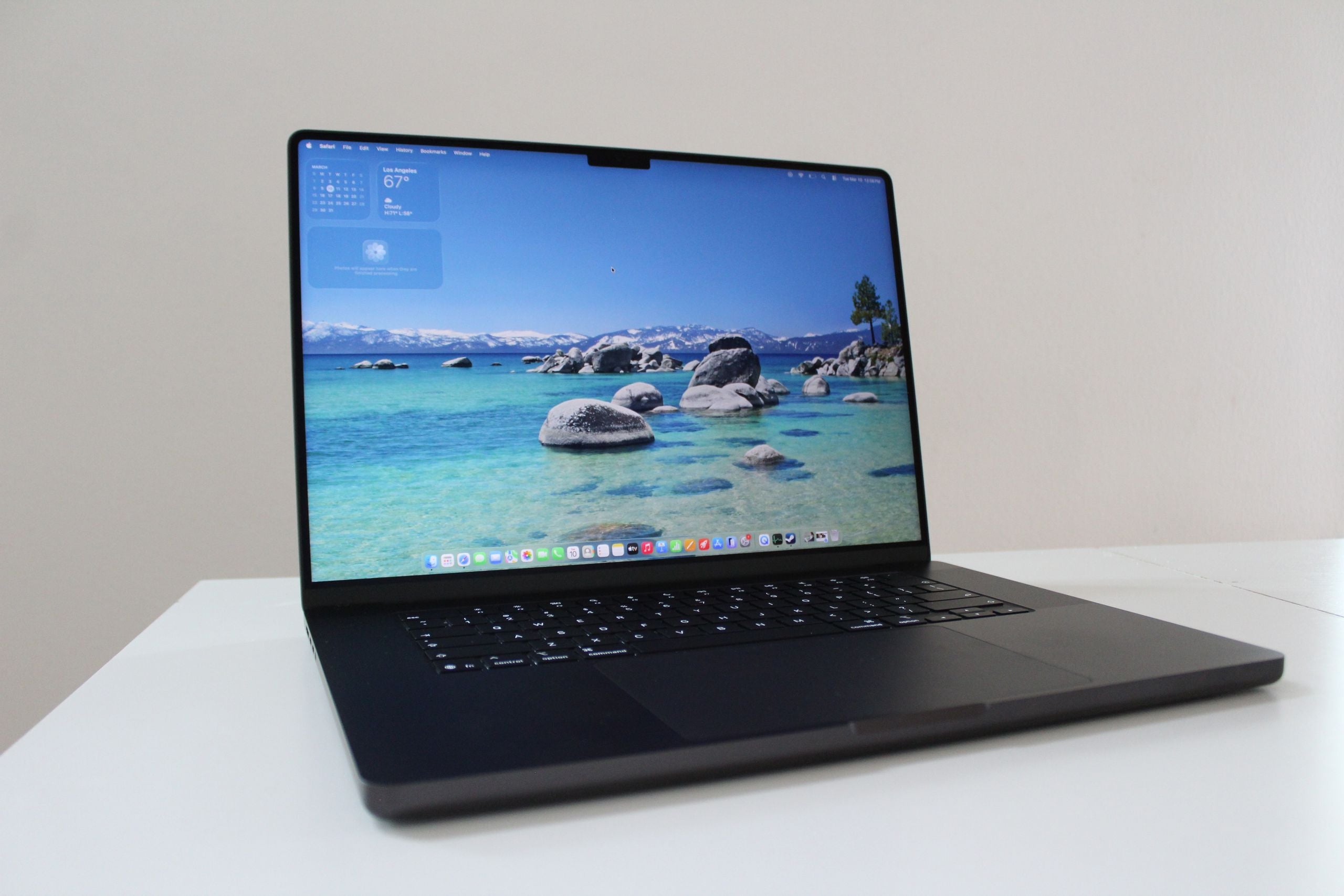 Apple MacBook Pro 16-inch (M5 Max) - 36GB 2TB - Space Black